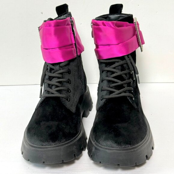 Betsey Johnson Dozer Boots Sz 7 Black Velvet Combat Pink Sash Buckle Lug Sole - Picture 10 of 10
